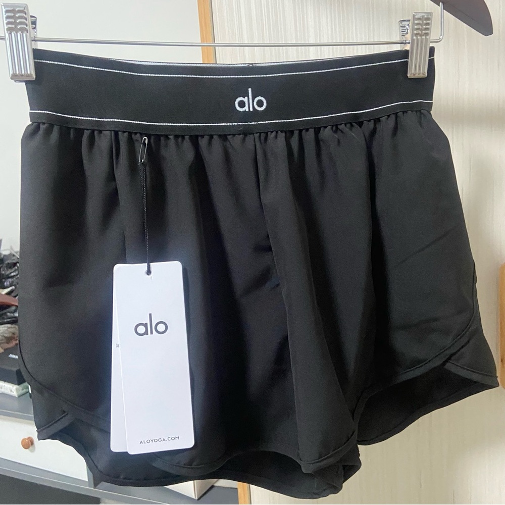 ALO Yoga Women's Athletic Black Shorts - Picture 1 of 3